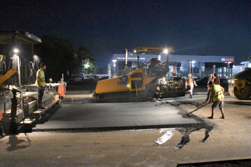 В Ростове-на-Дону уложили первые 3,7 тыс. кв. м. асфальта на мосту ул. Малиновского