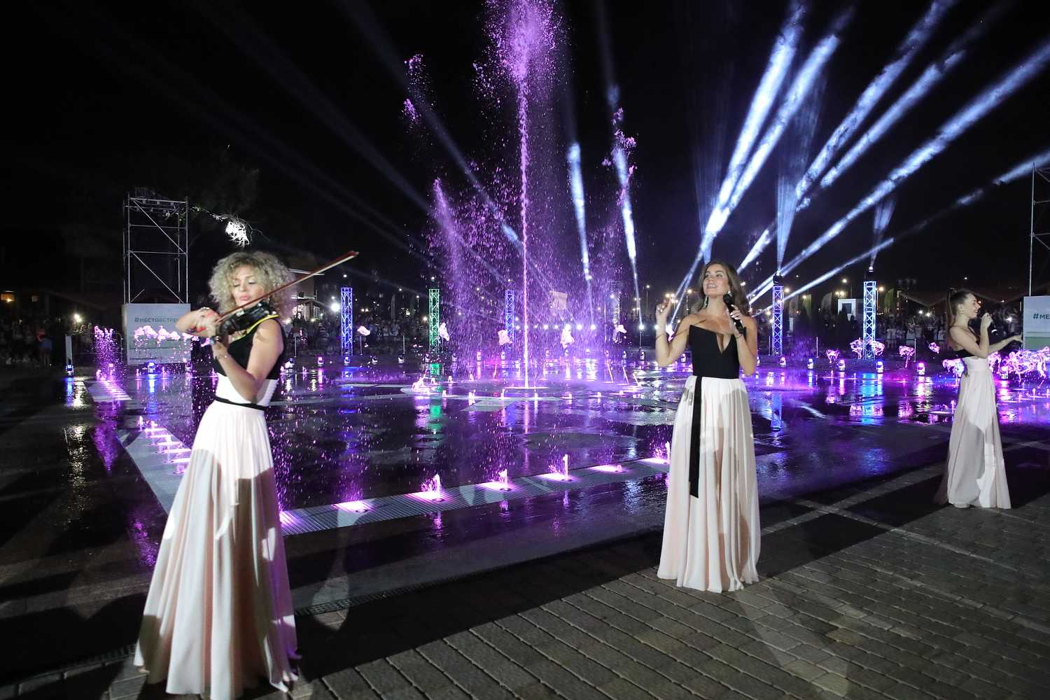 В «Левобережном» парке открыли новый светомузыкальный фонтан - фото 1