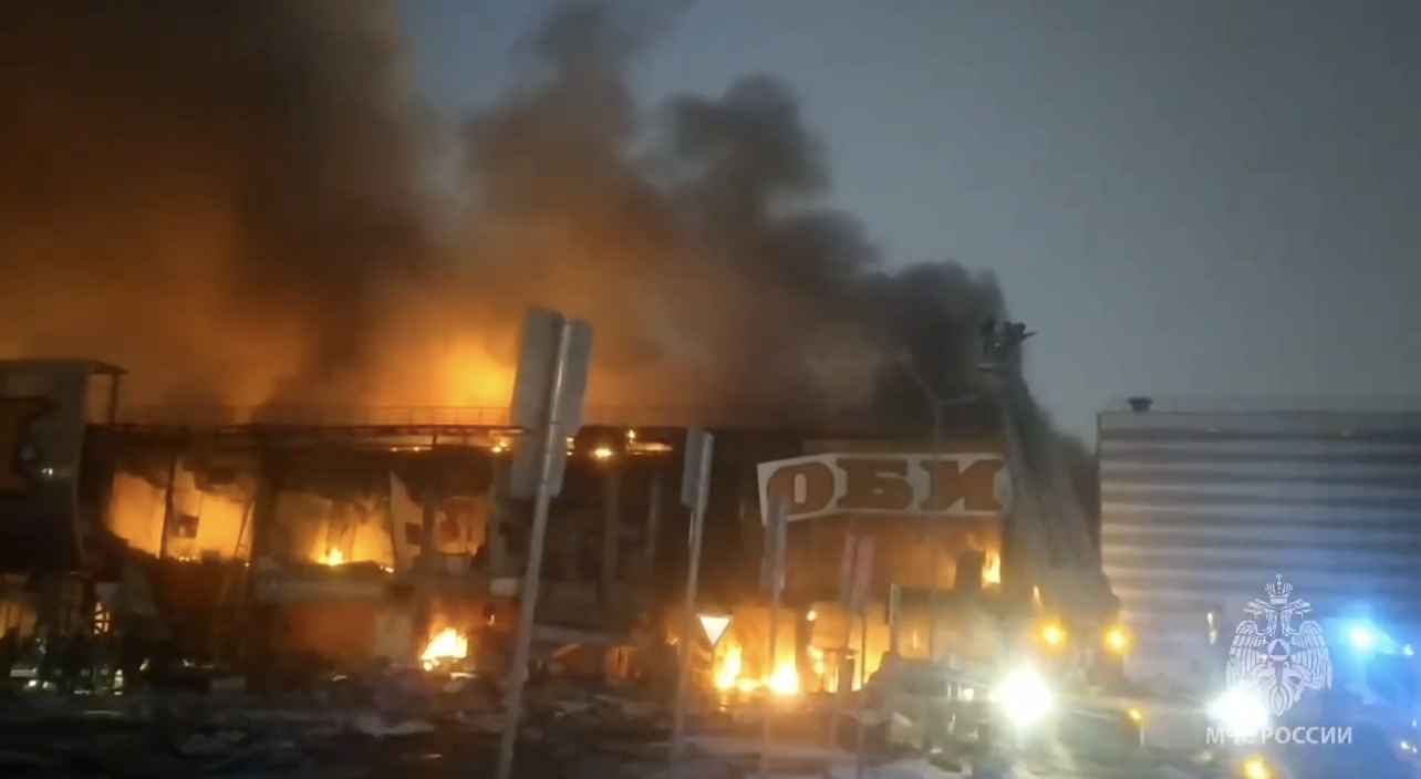 В Москве сгорел торгово-развлекательный центр «Мега Химки» - фото 1