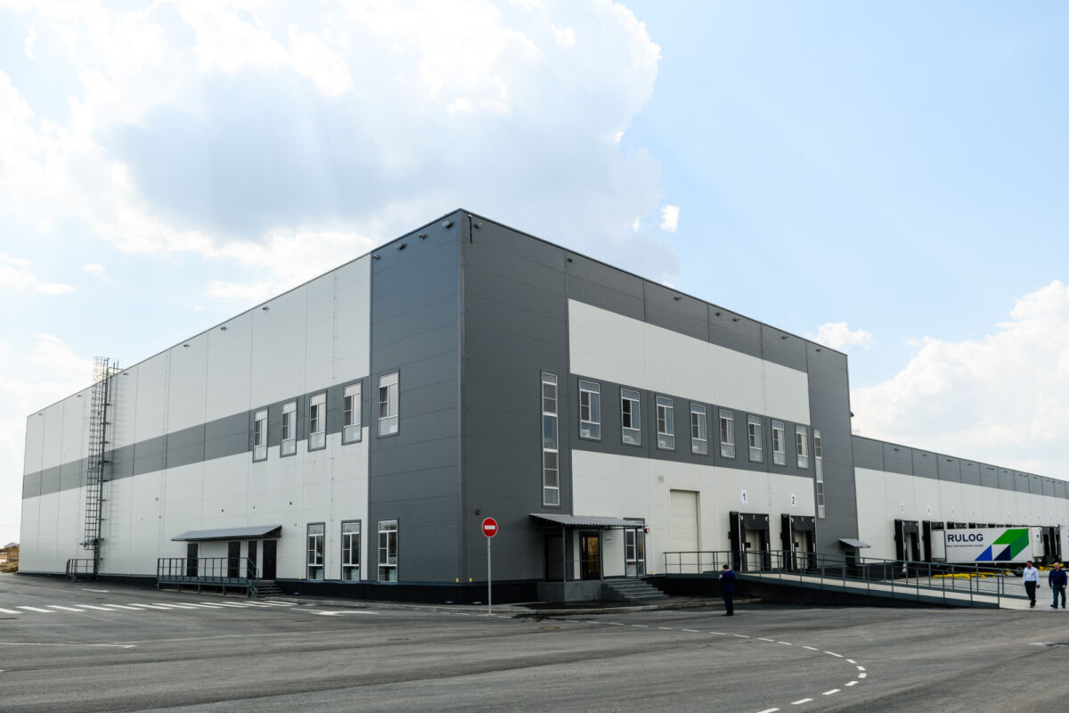 Мультитемпературный распределительный центр по хранению и обработке товаров в Аксайском районе. 