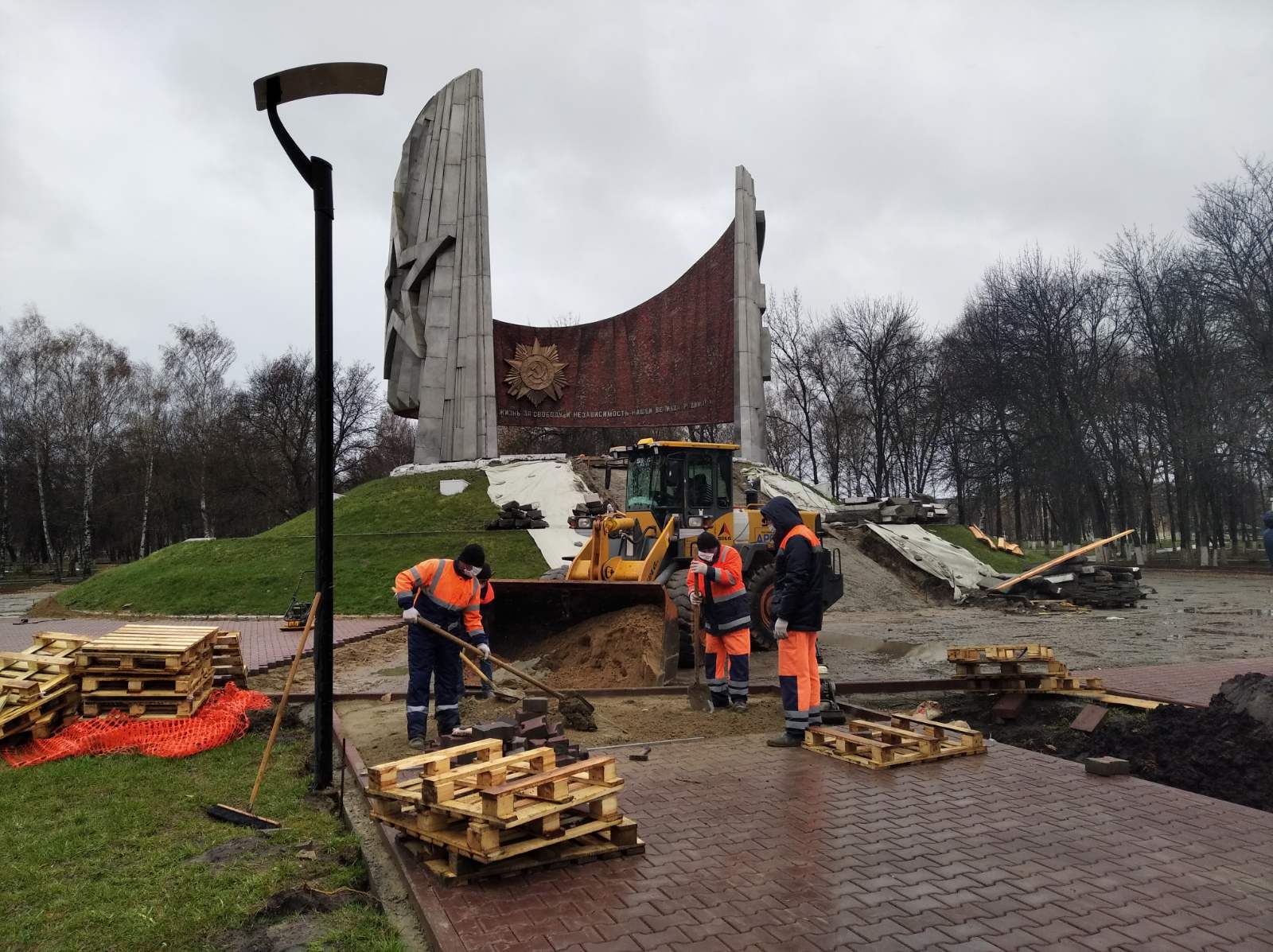 Автозаводский «Парк Славы» начали готовить ко Дню Победы
