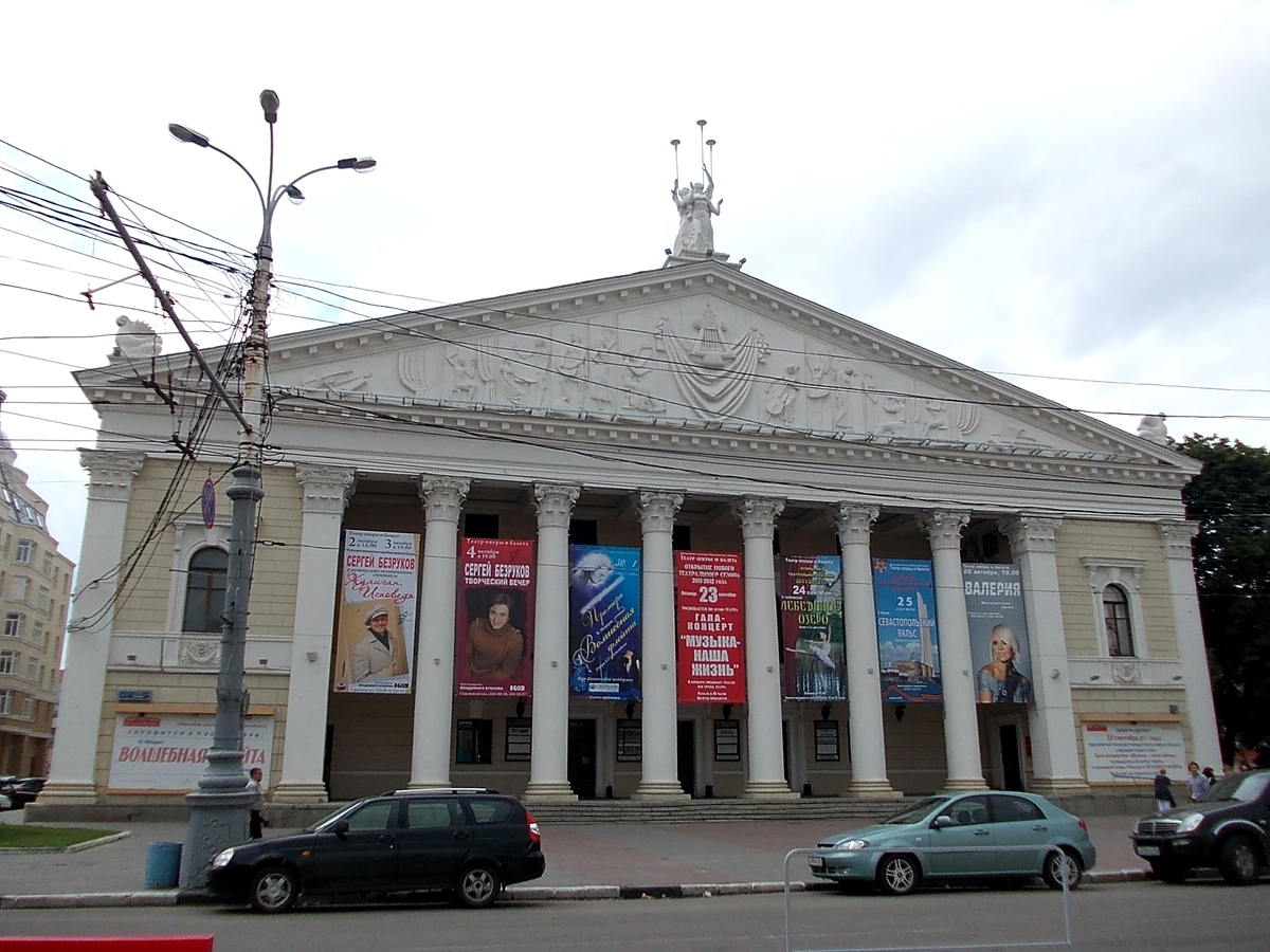 Ремонт фасада оперного театра в Воронеже отменен. Власти немного передумали - фото 1