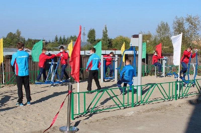 В Тюменской области открыли площадку с уличными тренажерами