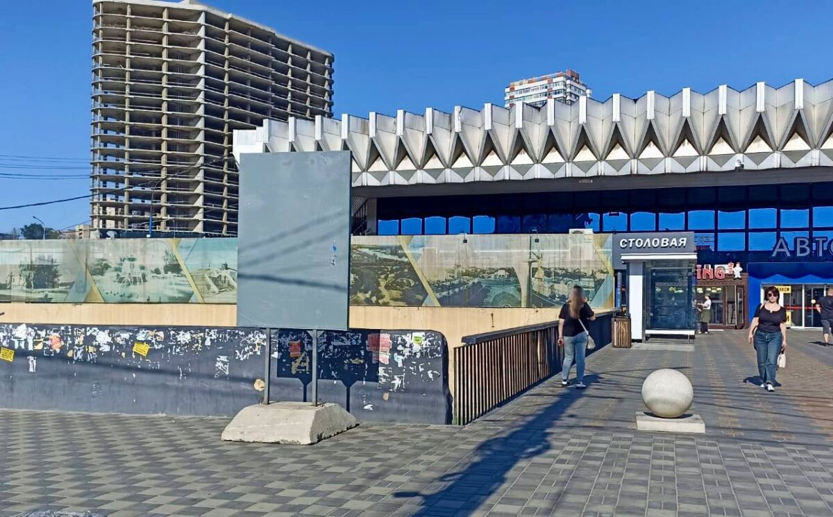  В Ростове установили шесть специальных щитов для объявлений - фото 1