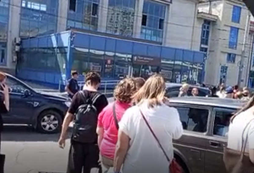 В Ростове ищут анонима сообщившего о минировании Пригородного ж/д вокзала  - фото 1