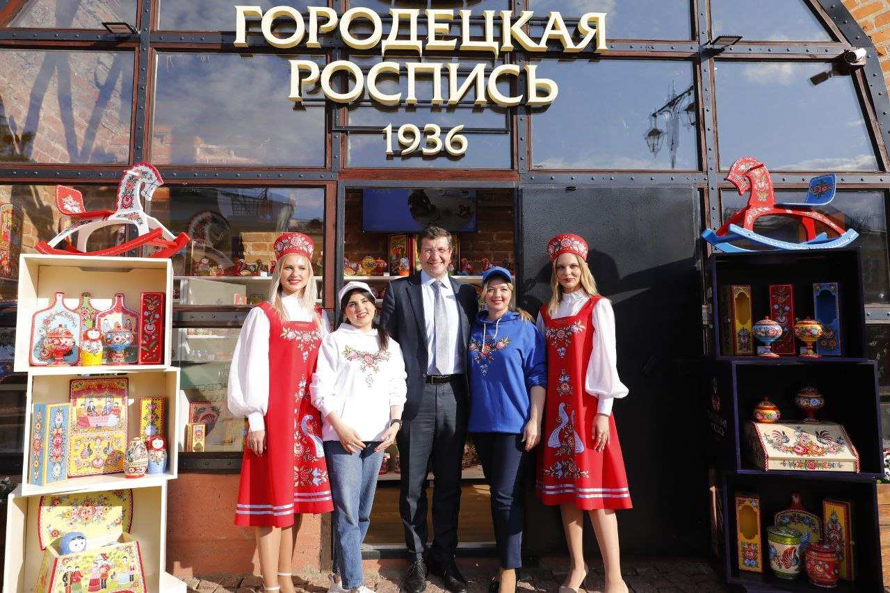 Первый фирменный магазин городецкой росписи открылся в Нижегородсклм кремле  - фото 1
