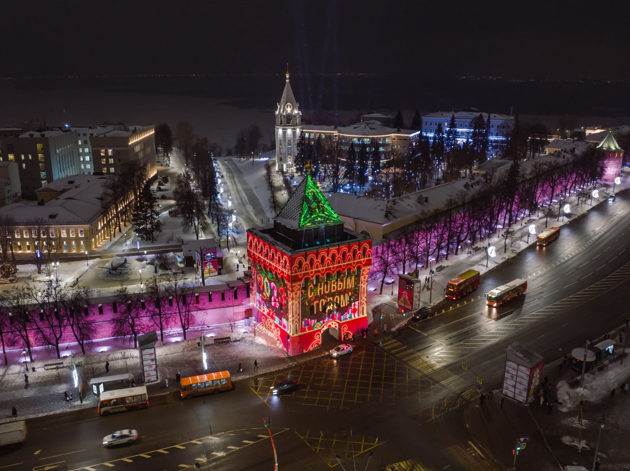 Стены Нижегородского кремля украсили новогодней подсветкой - фото 1