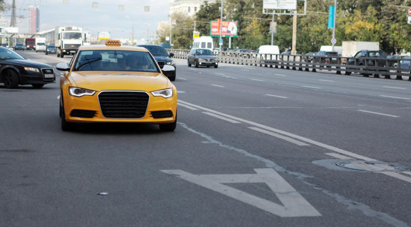 Ростовским таксистам разрешили ездить по «выделенке»