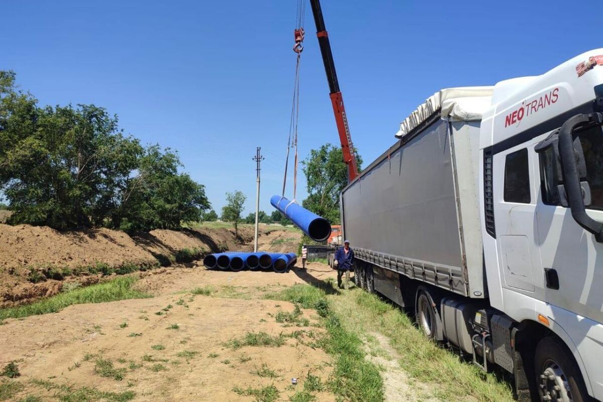 Реконструкцию водовода в Сальске планируют завершить в октябре 2025 года  - фото 1