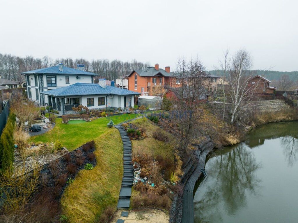 Особняк с бассейном на берегу Кудьмы под Кстовом продают за 55 млн рублей - фото 1