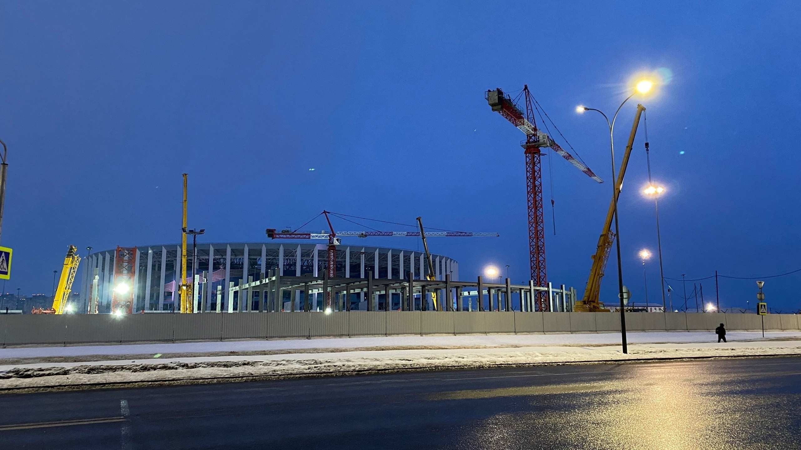 Заливка фундамента Ледового дворца на нижегородской Стрелке завершена на 100% - фото 1